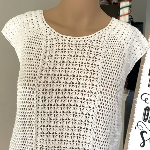 J. McLaughlin Women’s White Top Size Medium - Picture 2 of 5